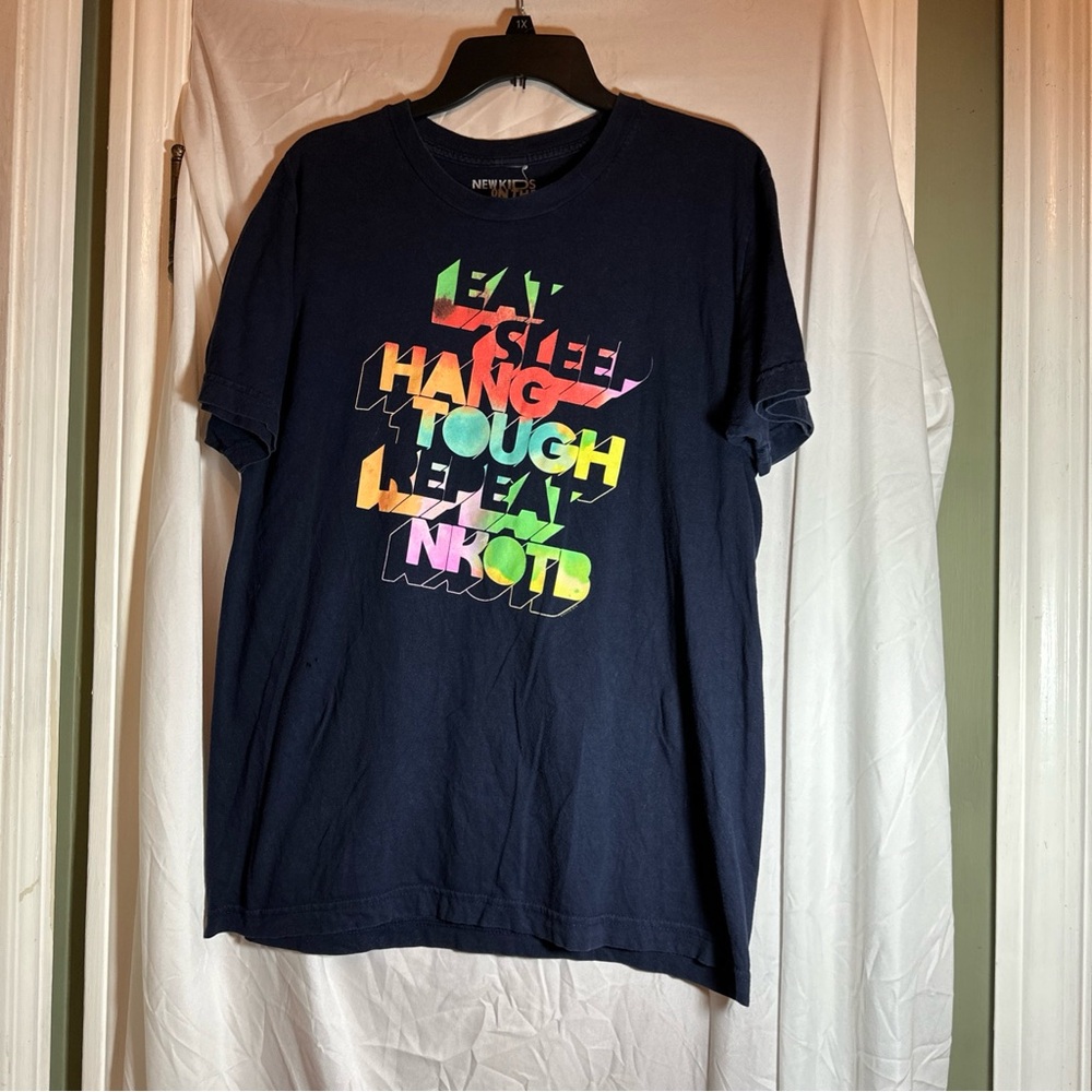 New Kids On The Block Hanging Tough Repeat NKOTB 2018 T-Shirt Size L Crew Neck